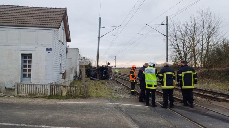 France : un train percute un véhicule de l'armée, deux soldats tués  