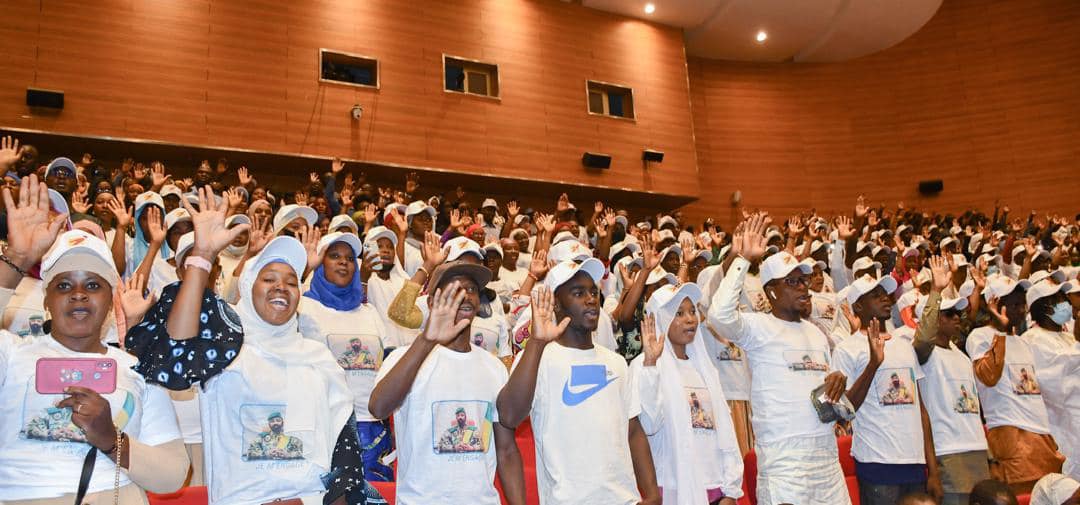 Emploi jeunes : 2500 diplômés lancés dans le bain pour une première expérience professionnelle d’une année