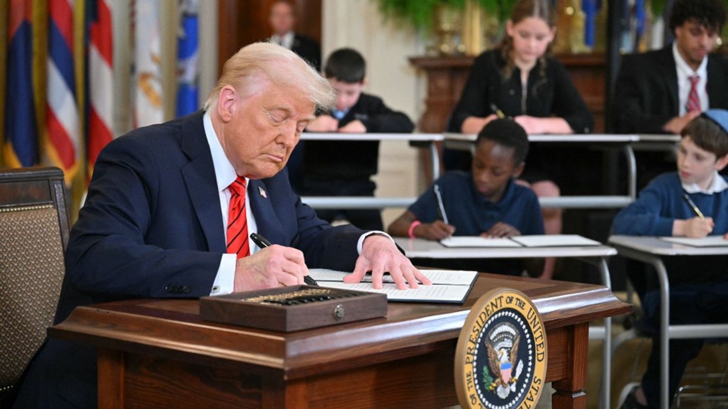 Donald Trump a signé un décret visant à "éliminer" le ministère de l'Education