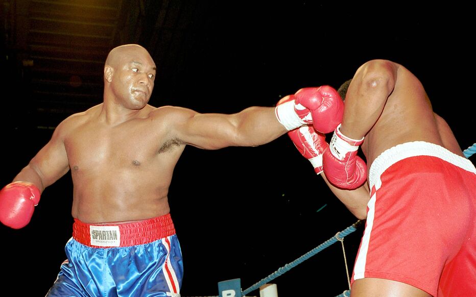 Décès de George Foreman, légende de la boxe qui avait participé au "combat du siècle"