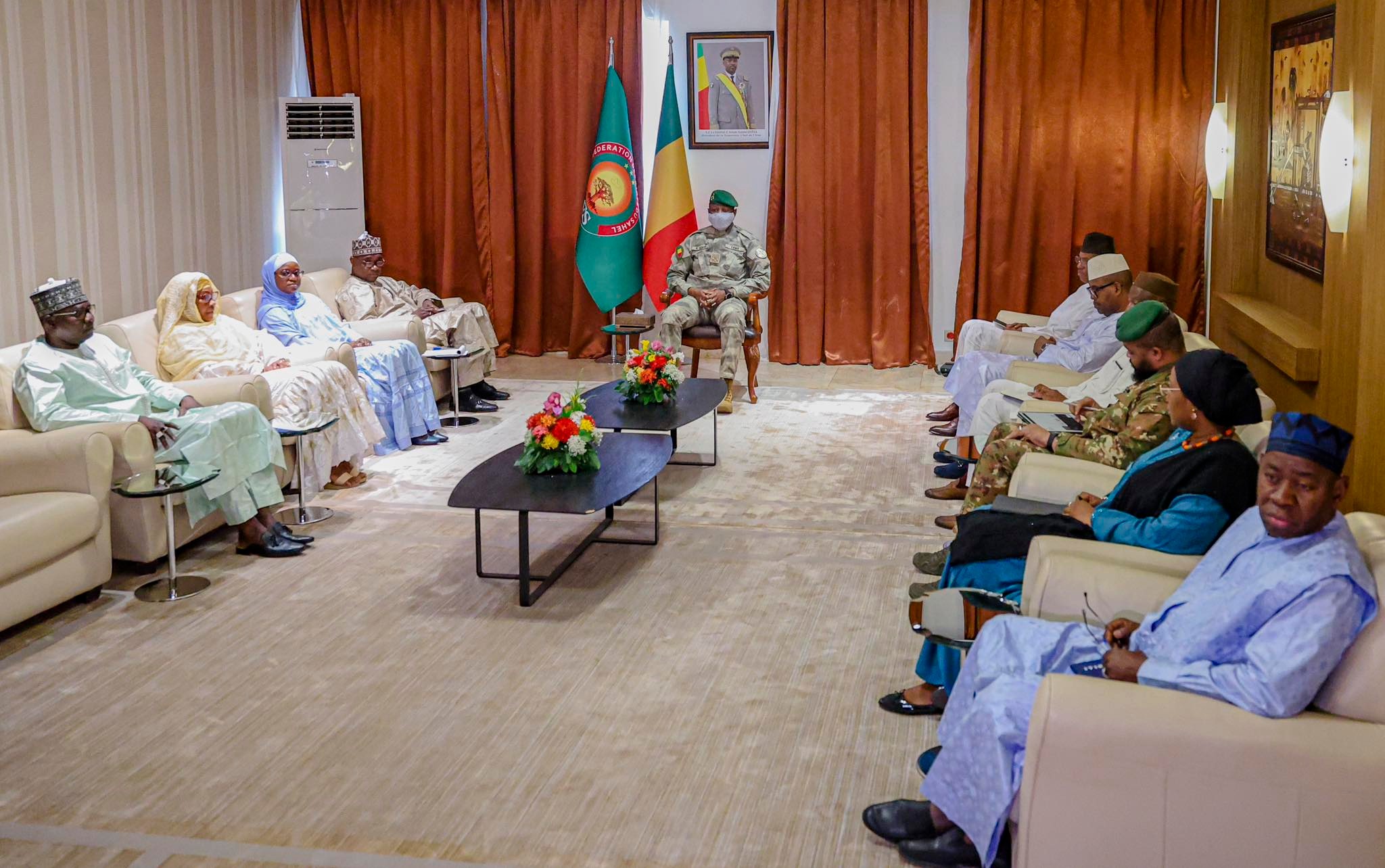 Le Président de la Transition reçoit M. Moumouni Boubacar SAIDOU, Ministre délégué auprès du Premier ministre, chargé des Finances du Niger