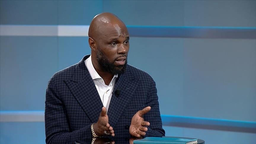 Kémi Séba réagit à son interpellation à Brazzaville avant une conférence sur le franc CFA