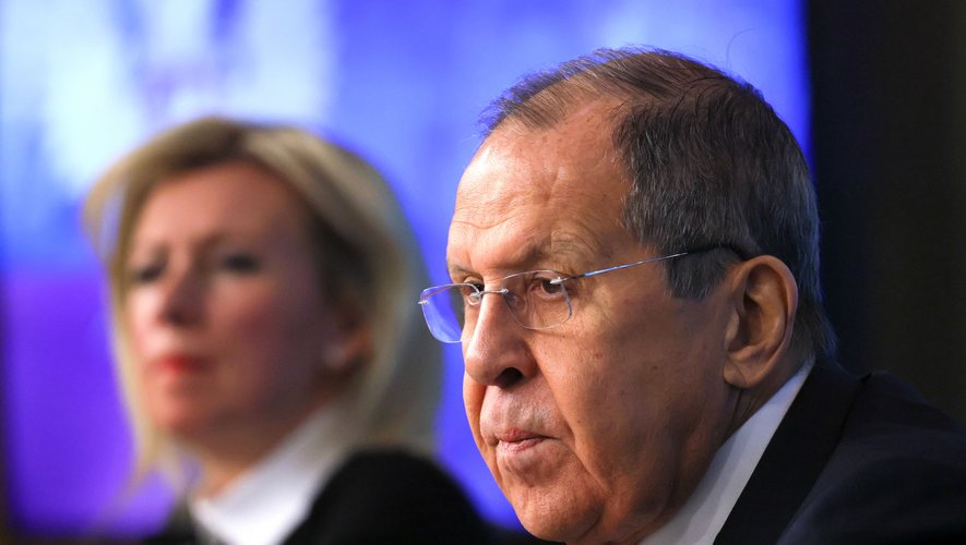 Le Kremlin condamne la France pour la détention d'un diplomate russe à Paris (porte-parole)