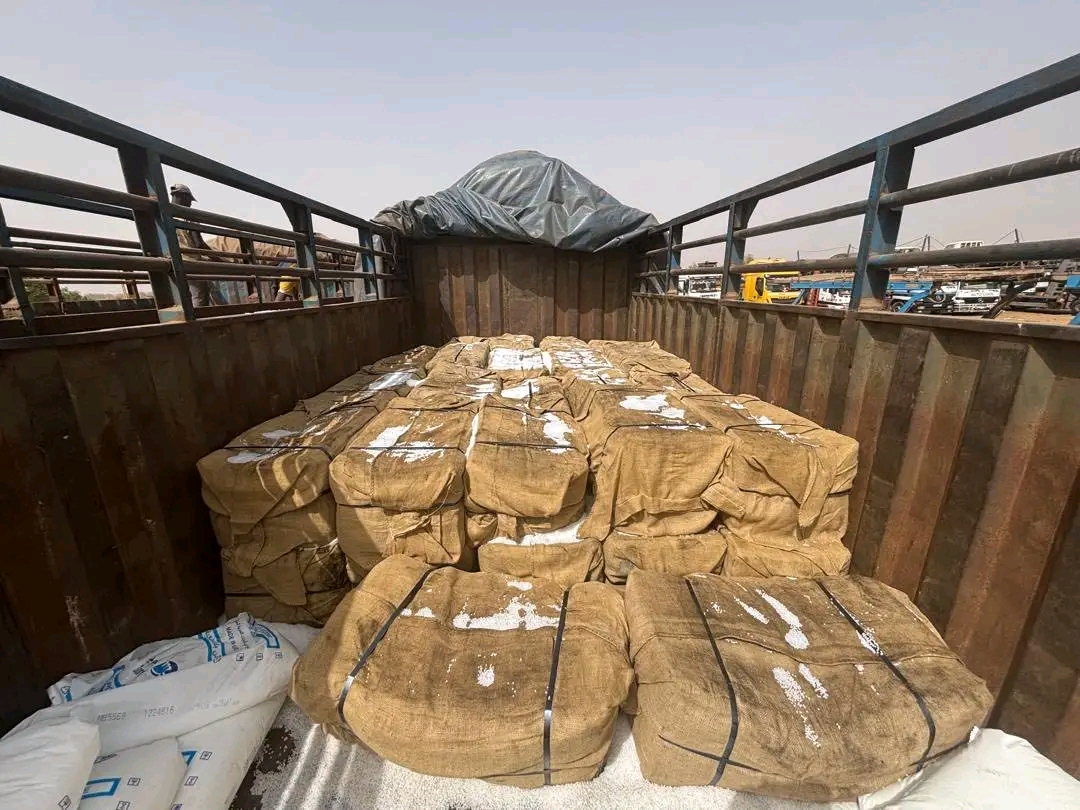 Douane malienne : Saisie record de 84 balles de bazin riche à la frontière sénégalaise