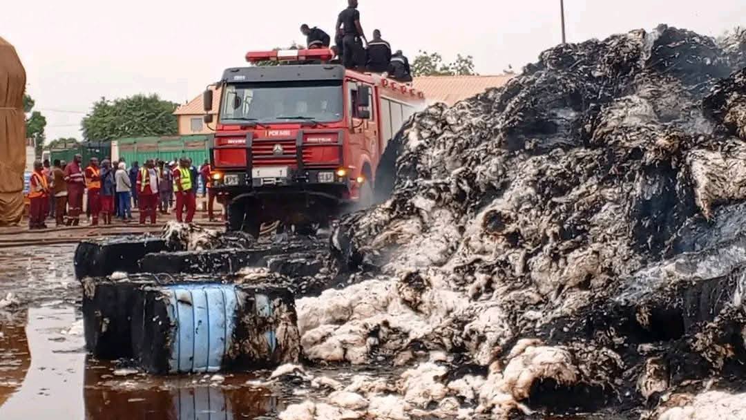 Koutiala : Un important incendie à la CMDT en partie maîtrisé, les secours toujours actifs