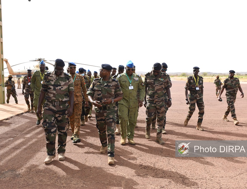 Renforcement de la coopération militaire : Les Chefs d’États-majors des Armées de l’Air de l’AES en visite stratégique à Sévaré