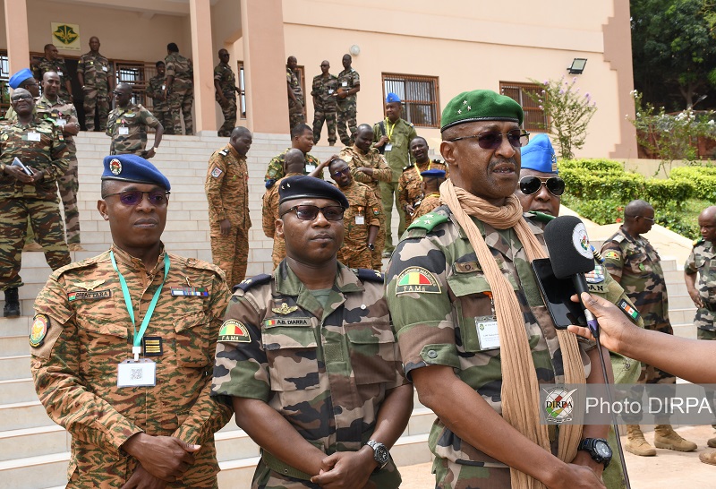 AES : Les chefs d’États-majors des Armées de l’Air de l’AES en visite à l’École de Guerre du Mali