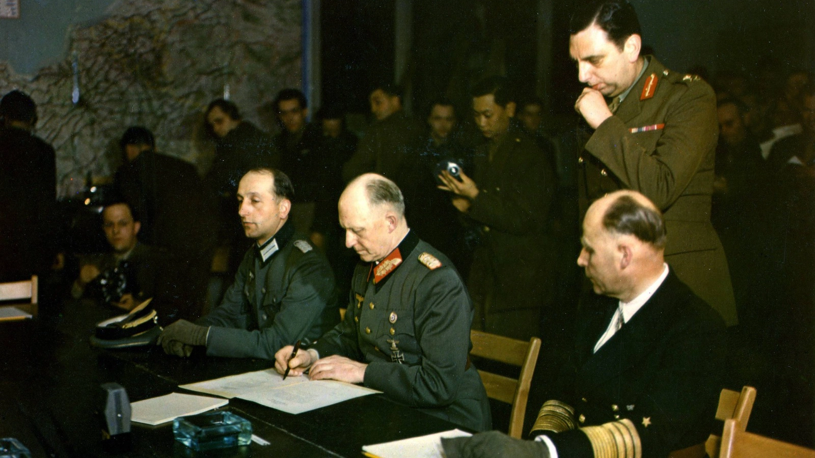 1945-2025 : 80 ans après la capitulation nazie, que reste-t-il des leçons de la Seconde Guerre mondiale ?