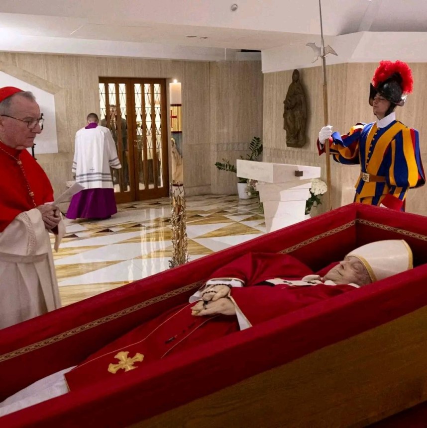 Funérailles du Pape François: Humilité et de grandeur