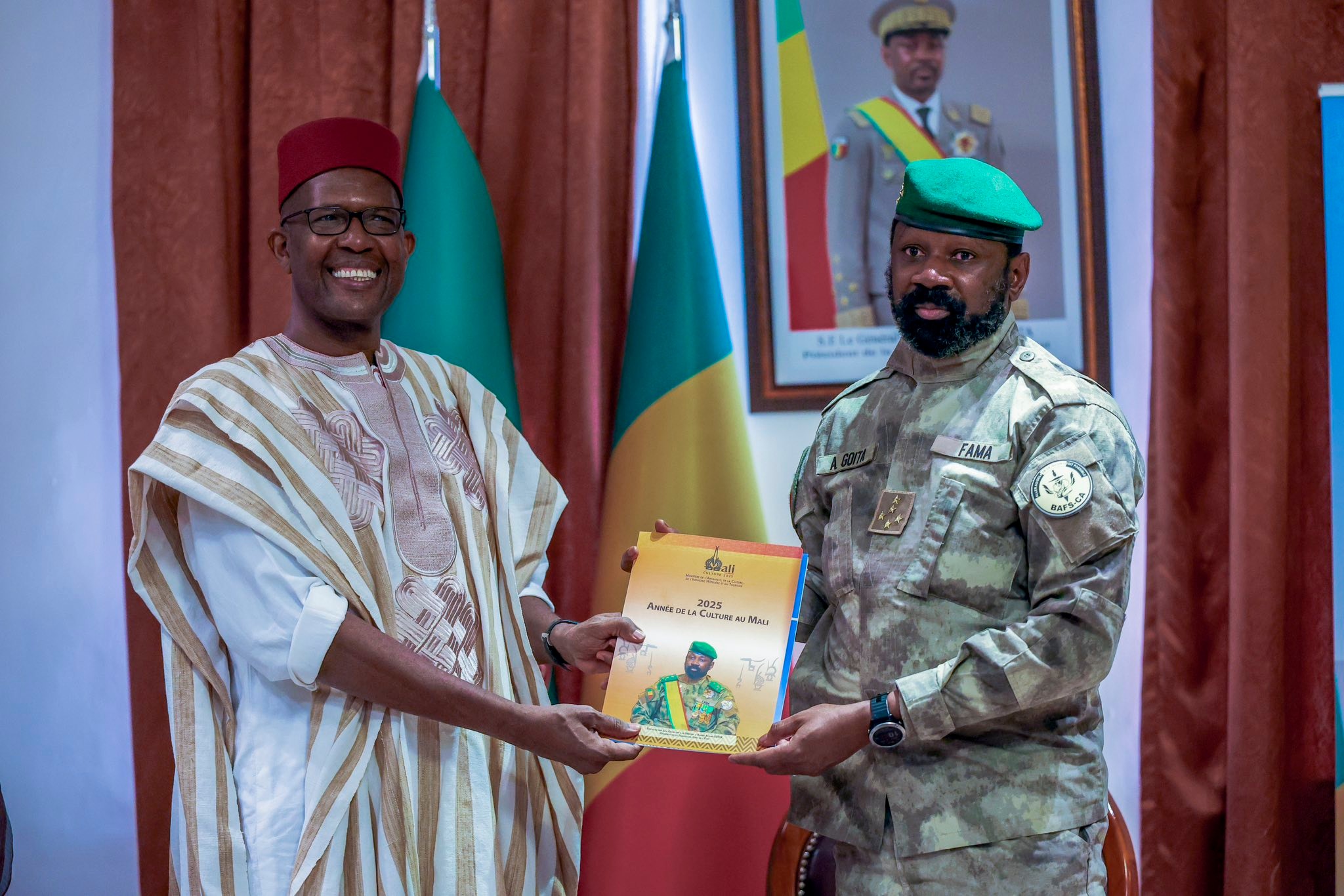 KOULOUBA : Le Président de la Transition reçoit le rapport des États généraux de la Culture