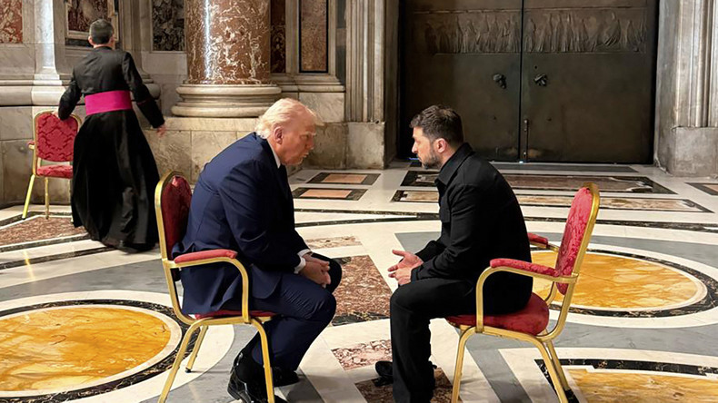 Au Vatican, Zelensky profite des funérailles du pape François pour régler ses affaires personnelles  