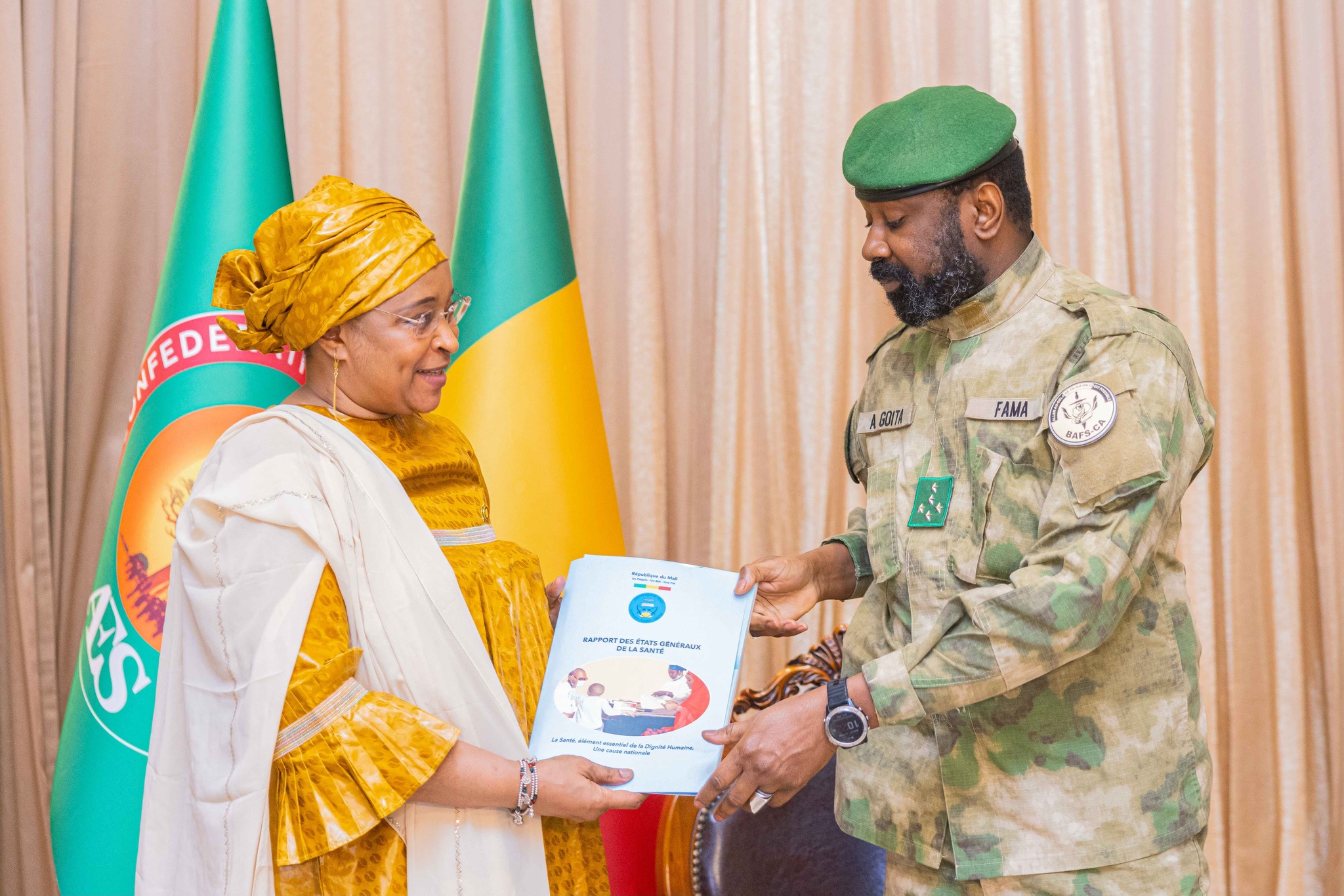Remise officielle du rapport des États Généraux de la Santé au Président de la Transition