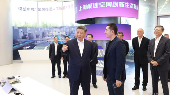 Xi Jinping inspecte le secteur de l'IA à Shanghai et appelle à son développement