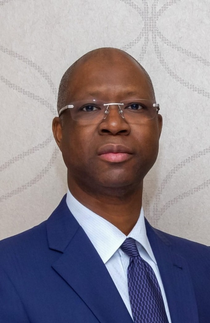 L'homme intelligent est celui qui se prend en compte et agit selon ses erreurs et maladresses.