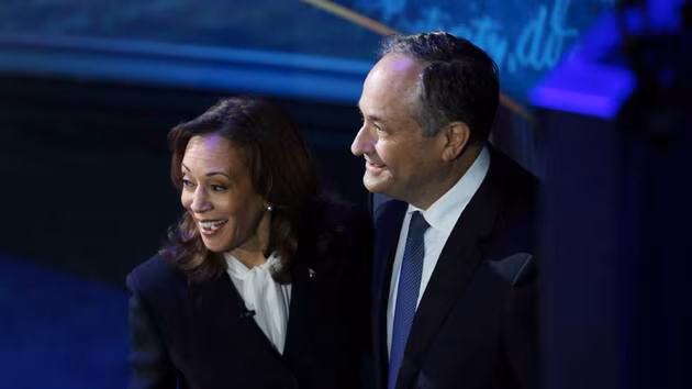 États-Unis: Le mari de Kamala Harris dit avoir été démis de ses fonctions d’administrateur par Trump