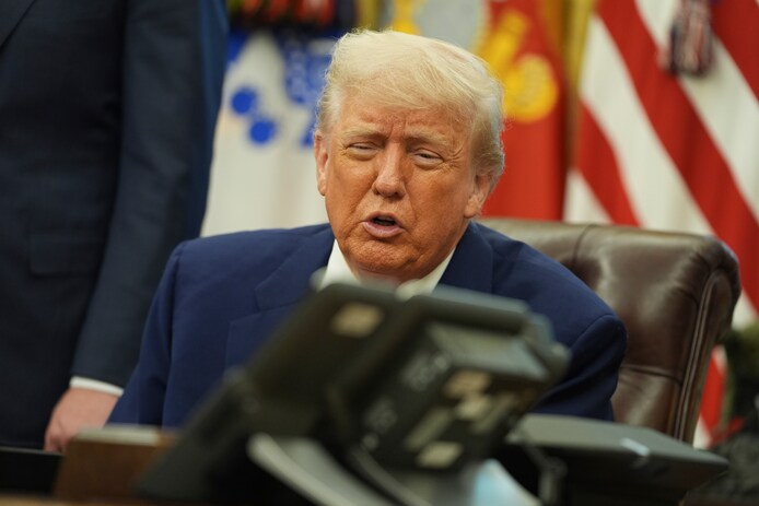 Voici ce que Trump a déclaré aux dirigeants européens après son appel avec Poutine: “L’Ukraine et la Russie doivent résoudre la guerre elles-mêmes”