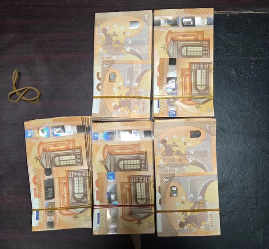 Les douanes maliennes saisissent 50 000 € à l'Aéroport : Un réseau de dissimulation démasqué