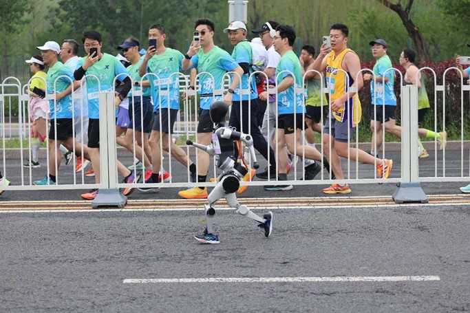 Ce qui se cache réellement derrière le marathon « course conjointe homme-robot » de Beijing