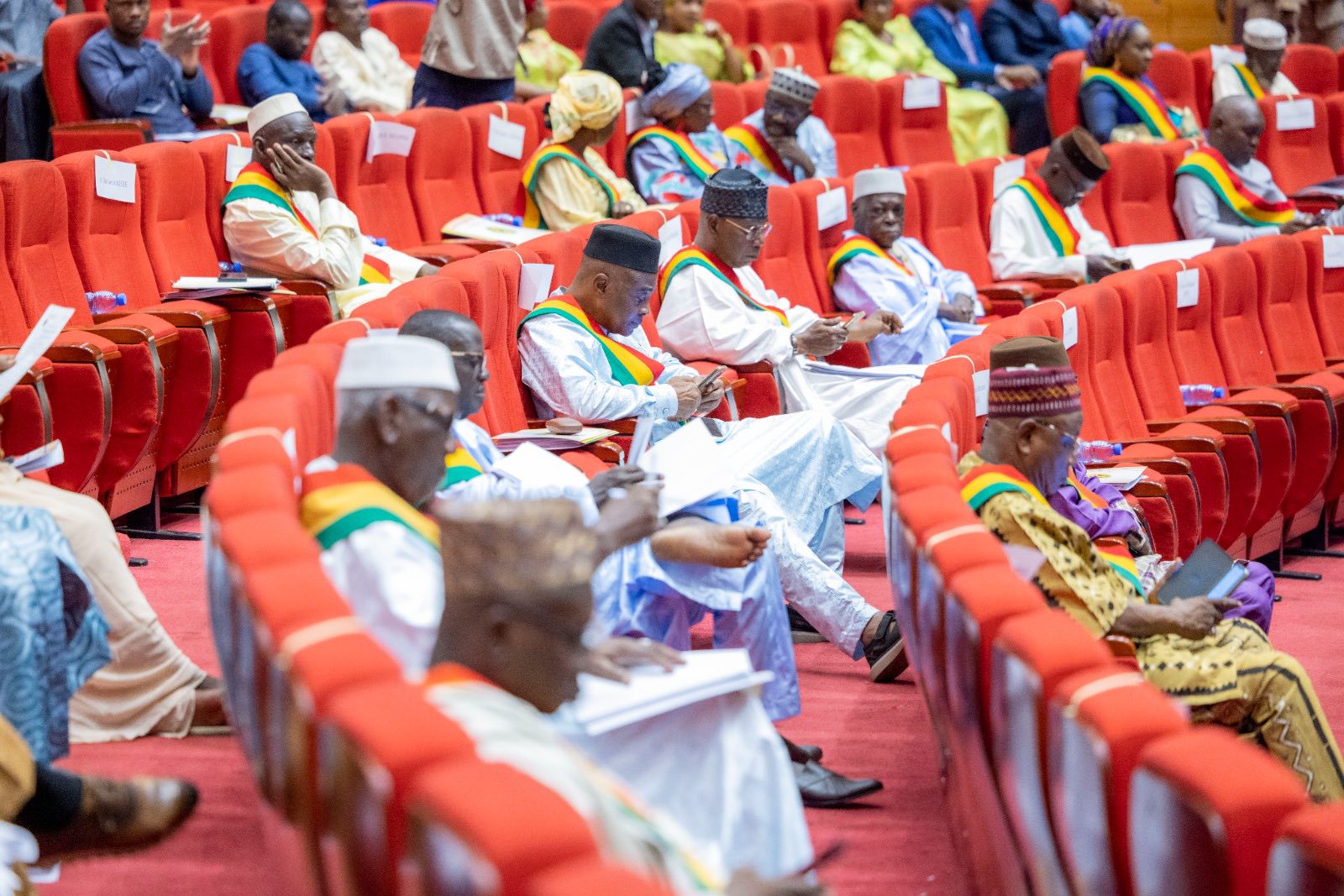 Mali : Le CNT valide la Loi sur les indemnités de ses membres, réduisant les émoluments.