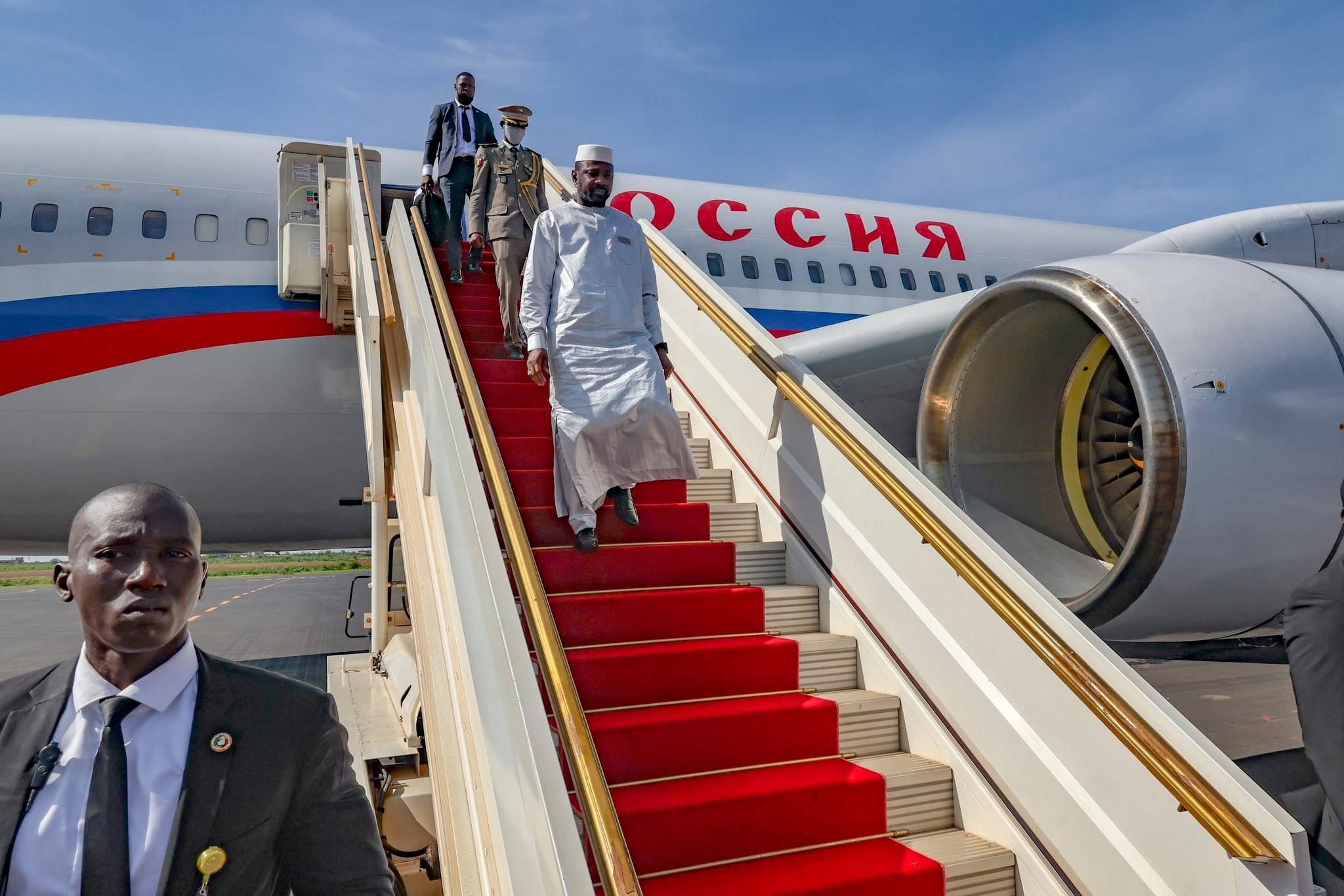 Retour du Président Assimi Goïta au Mali après une visite officielle réussie en Russie