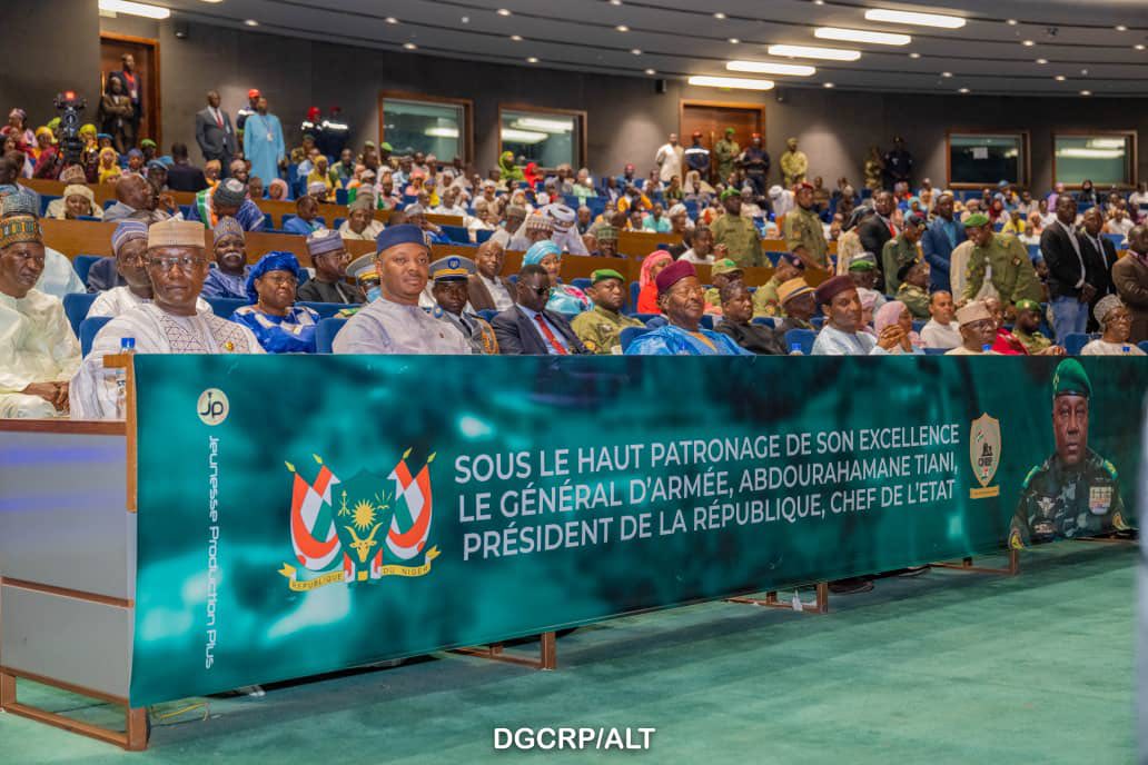 Le Général Malick Diaw représente le Mali lors de la mise en place du Conseil Consultatif pour la Refondation du Niger.