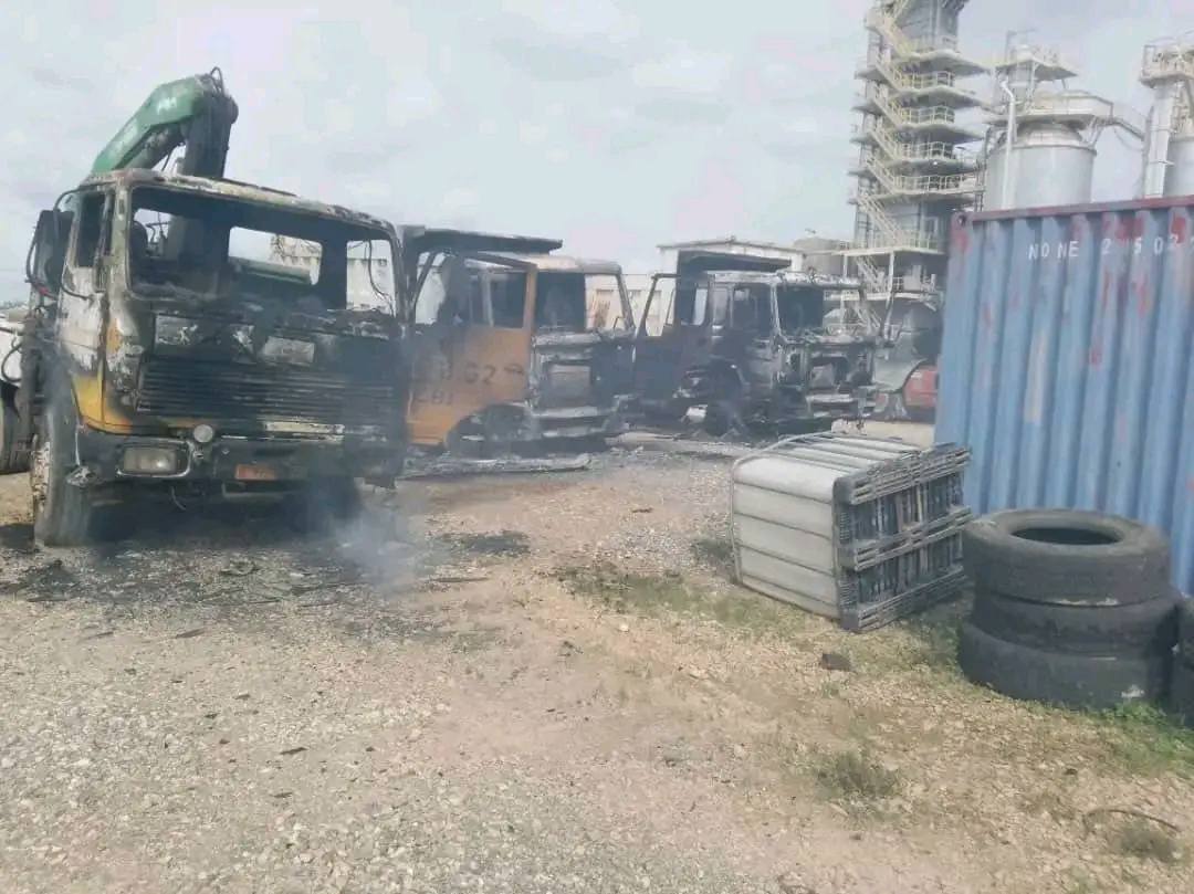 Kayes : une cimenterie attaquée, des employés enlevés et des camions incendiés