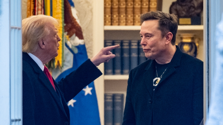 « Il peut s’amuser autant qu’il veut » : Donald Trump juge « ridicule » la décision d’Elon Musk de créer un parti