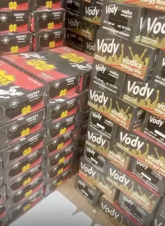 Coup dur pour les fraudeurs : La douane malienne met la main sur une énorme quantité de boissons illégales.