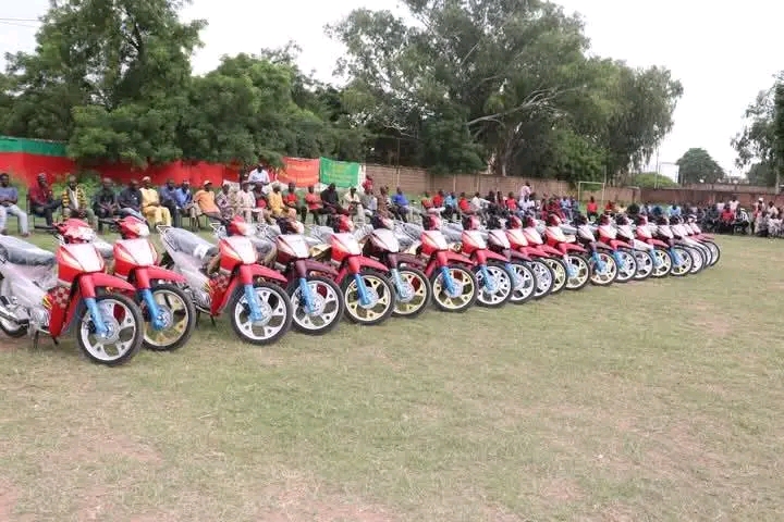 Le Djoliba AC met les gaz pour la saison à venir : 21 motos offertes à l'équipe !