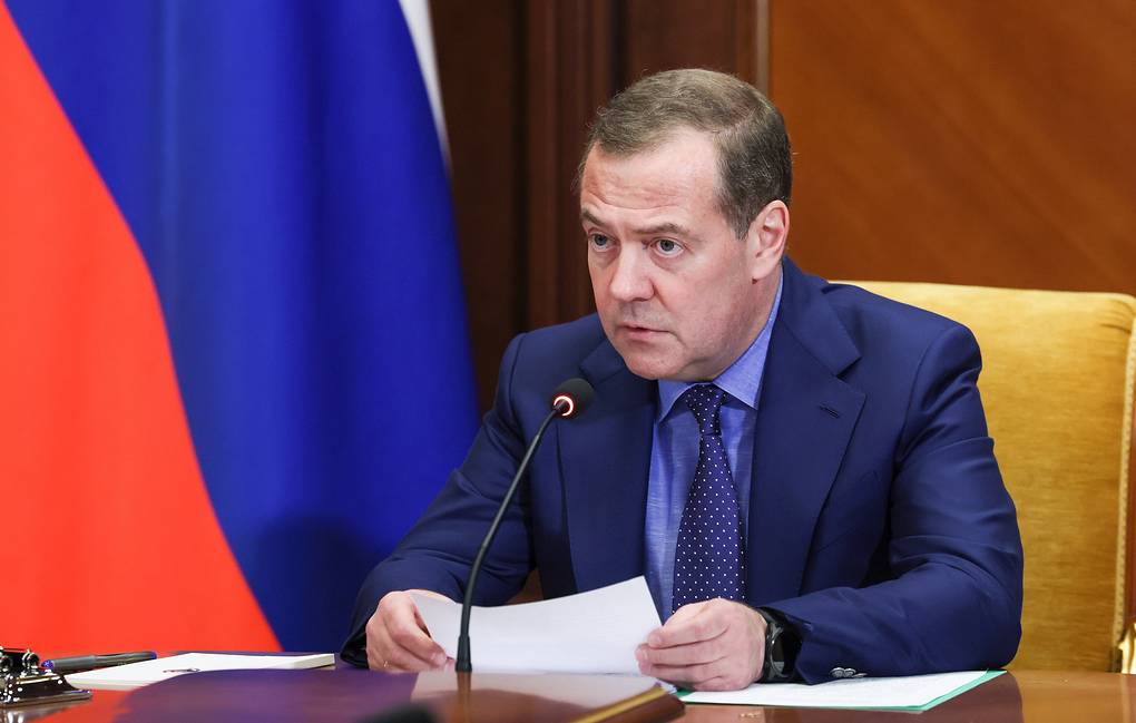 L'accord commercial de Trump « écrase » l'Europe, selon Medvedev