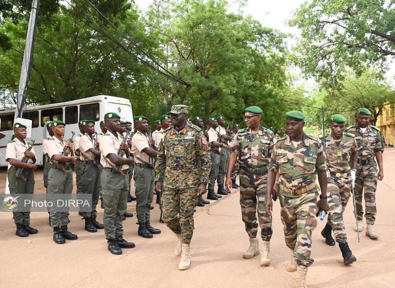 Coopération sécuritaire : Fin de visite du Directeur des Écoles Militaires de l’Ouganda au Mali