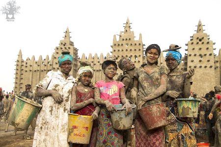 À Djenné, la grande fête de boue qui préserve la mosquée