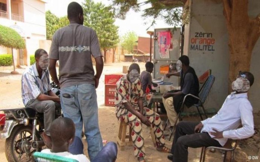 Ça se passe au Grin : Cybercriminalité : le cas des deux membres du CNT au menu