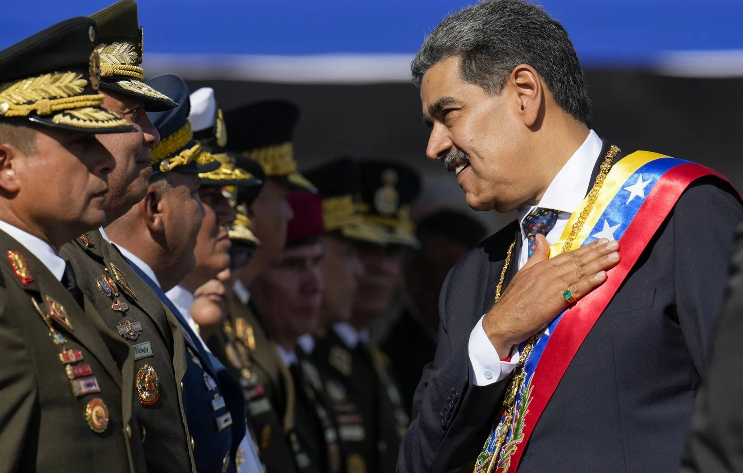 Etats-Unis : Gros bras de fer avec le Venezuela, Trump envoie trois navires de guerre