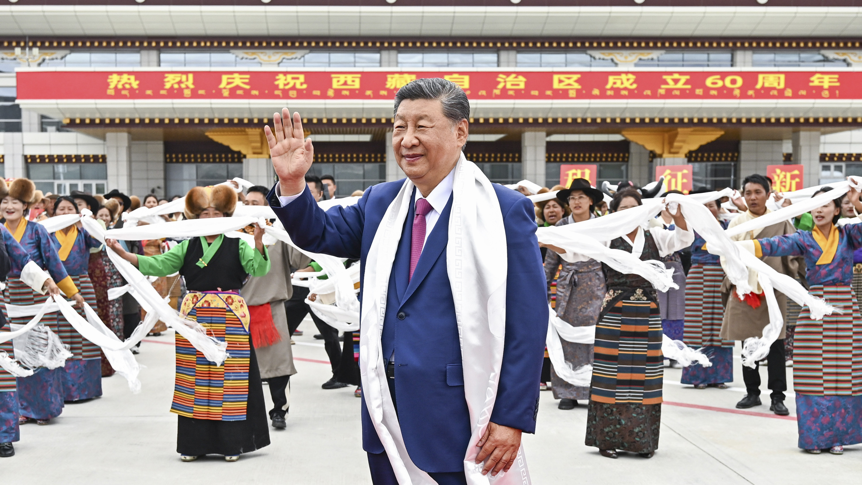 Arrivée de Xi Jinping à Lhassa pour les célébrations du 60e anniversaire de la fondation de la région autonome du Xizang
