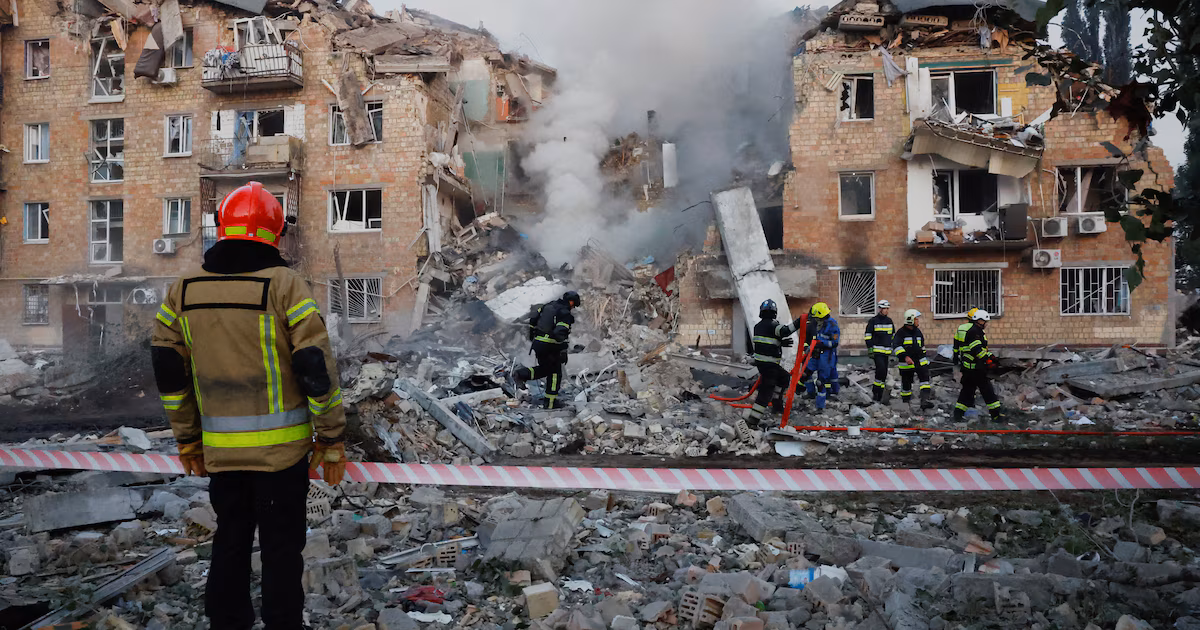 Ukraine: des frappes russes font au moins 14 morts à Kiev, l’Europe condamne