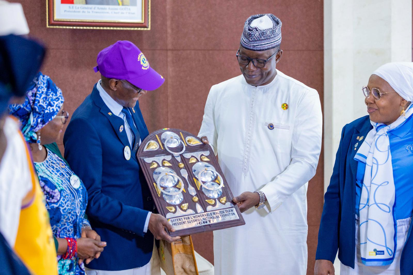 Rencontre au CNT : Le Président Malick Diaw reçoit le Gouverneur du Lions Club International