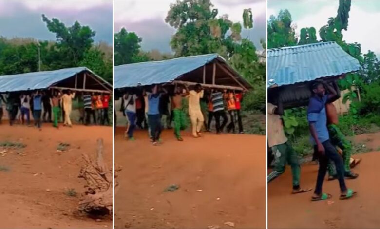 Il démonte le toit de la maison qu’il a construit pour le père de son ex