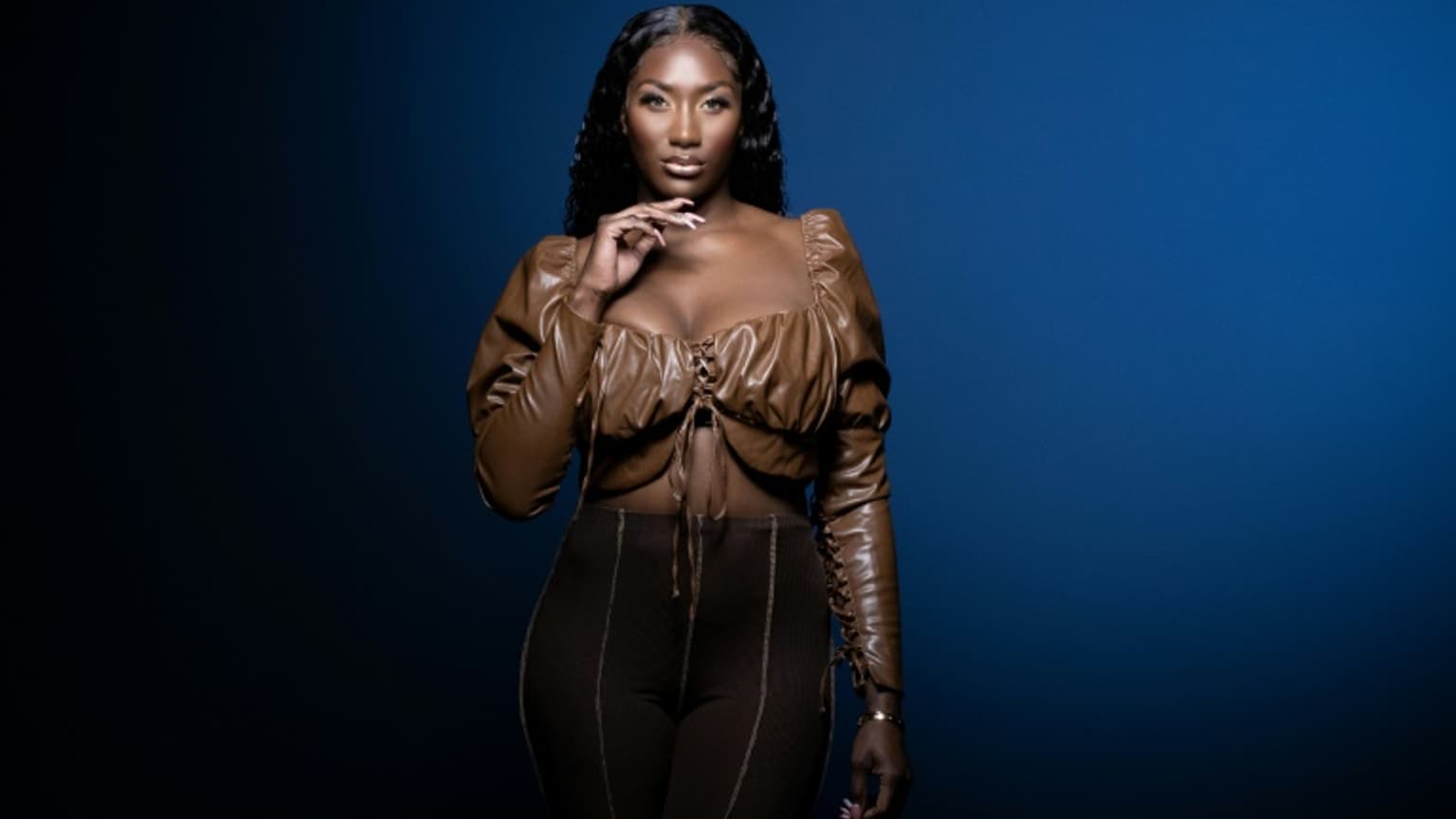 Aya Nakamura visée par une banderole raciste: dix militants identitaires condamnés à des amendes, trois relaxés