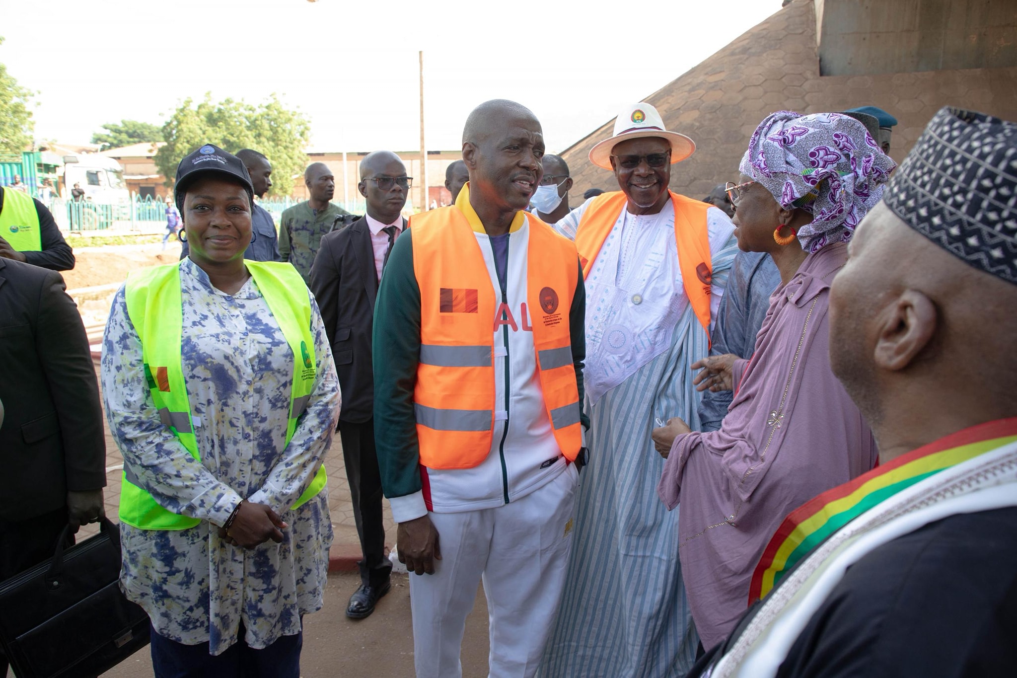 "NE KA SIGUIDA, N’KA FASO KO" : le Premier ministre participe au pavage du Cinéma Babemba