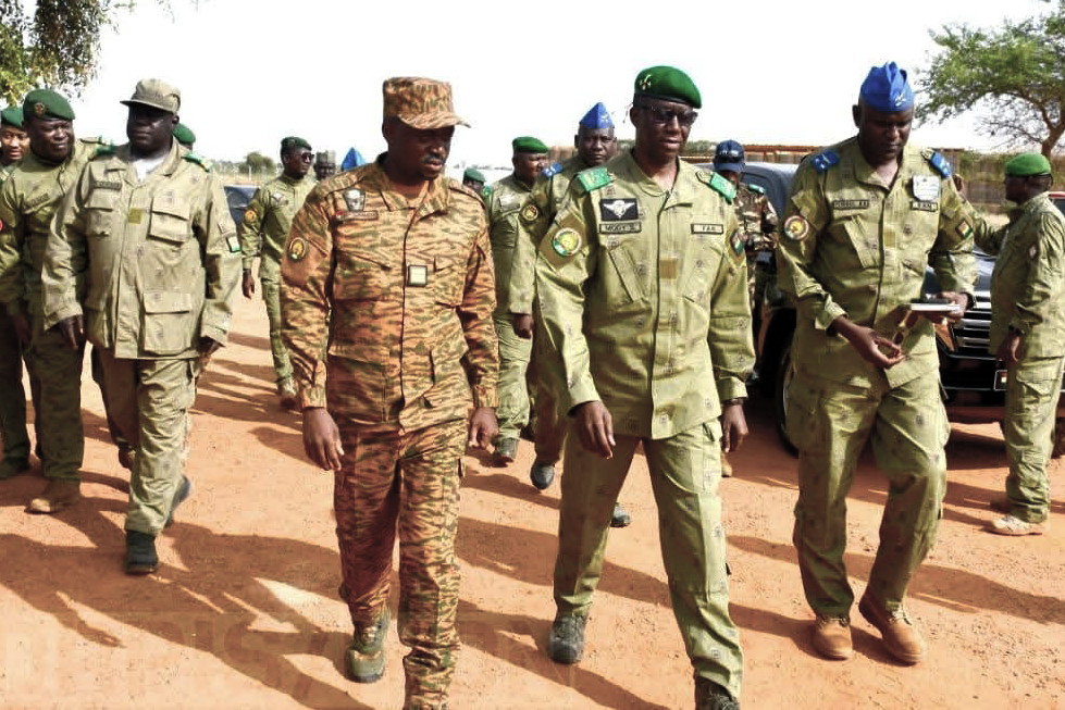 Le ministre de la Défense du Niger a inspecté les forces combinées de l’AES