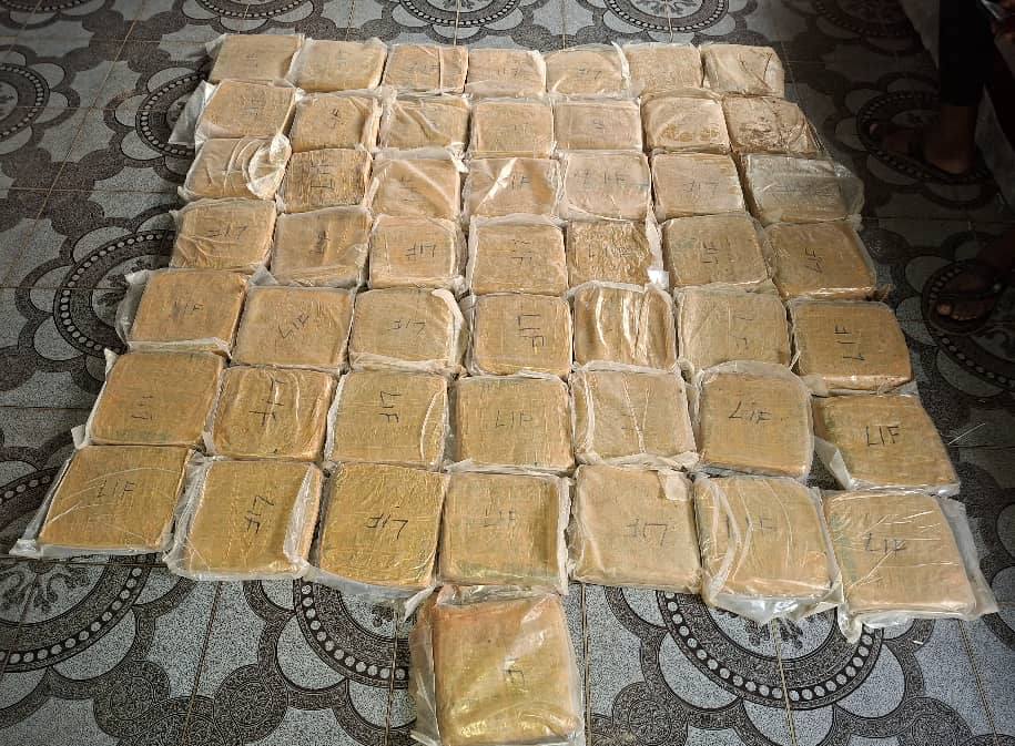 Kayes : Saisie de 50 briques de Skunch par l'OCS dans une gare de transport