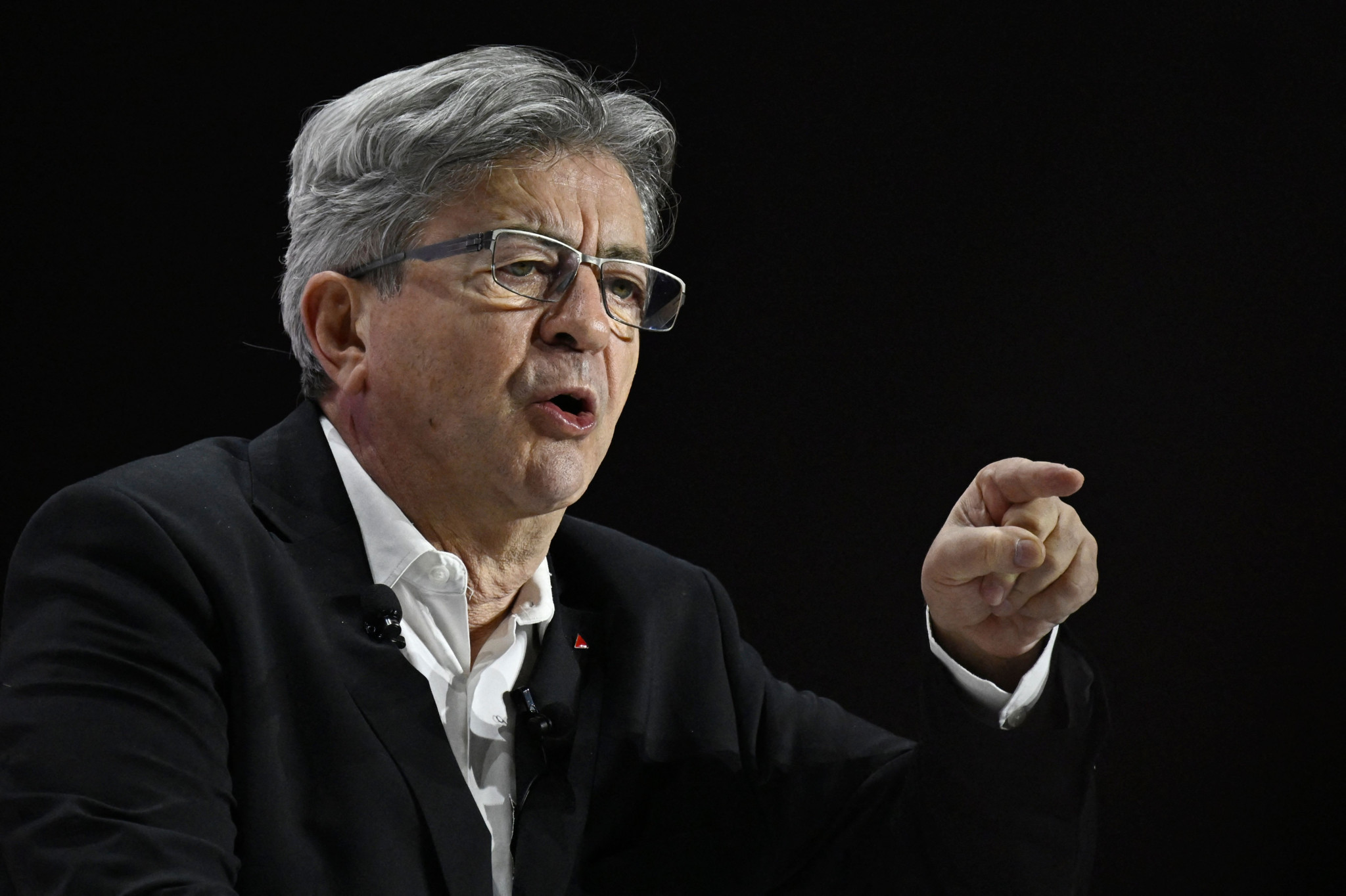 France : Mélenchon dénonce un « chaos politique » et met en cause Macron