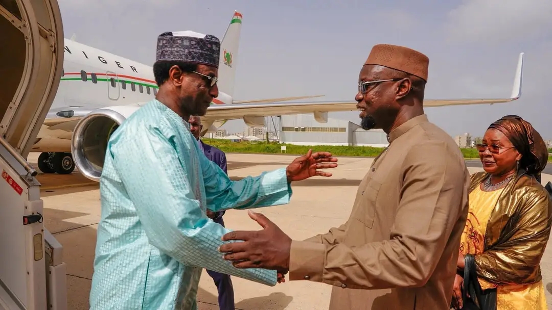 Renforcement des liens régionaux : Ousmane Sonko reçoit son homologue nigérien à Dakar