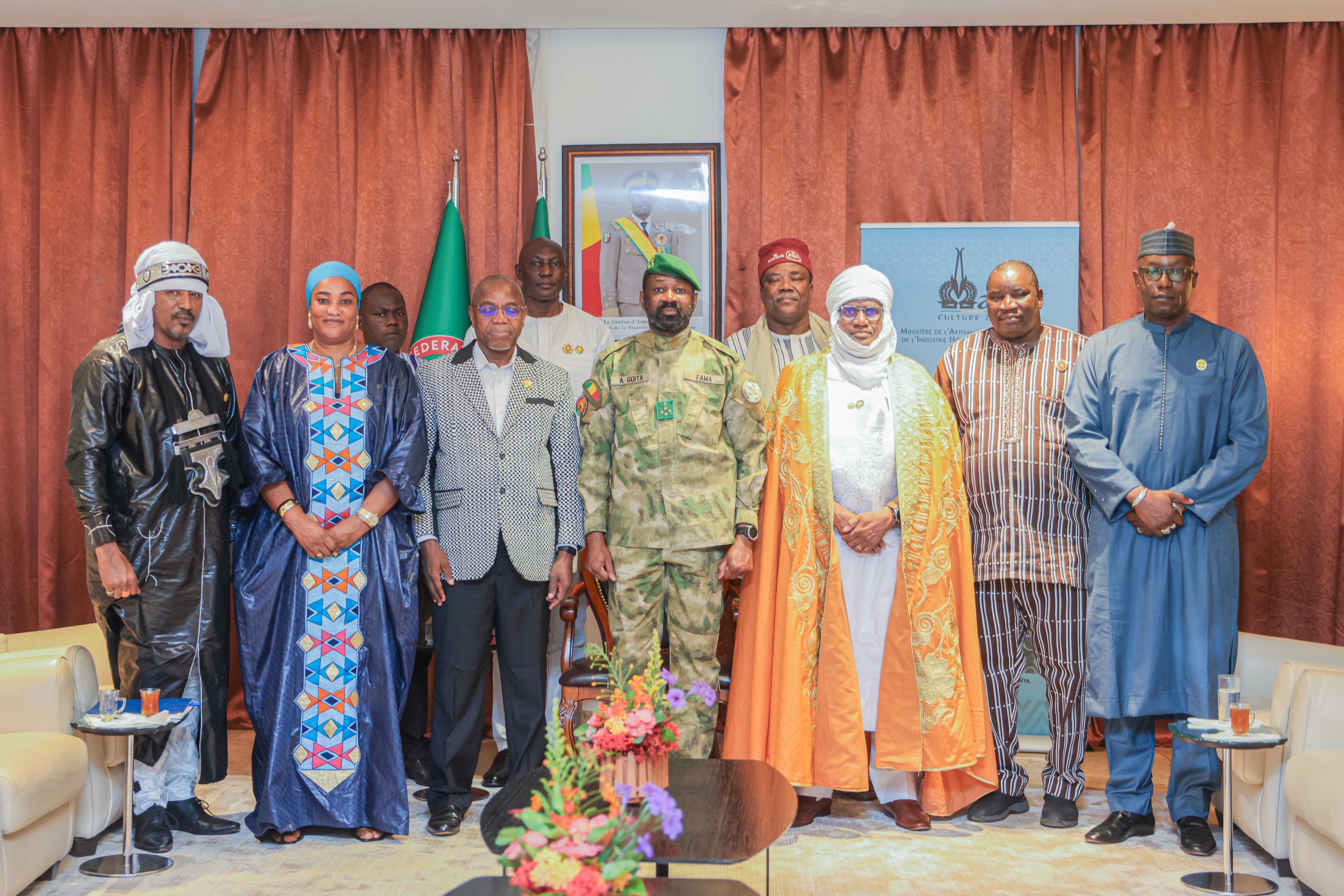 Le Général Assimi GOÏTA reçoit les Présidents des organes législatifs de l’AES au Palais de Koulouba