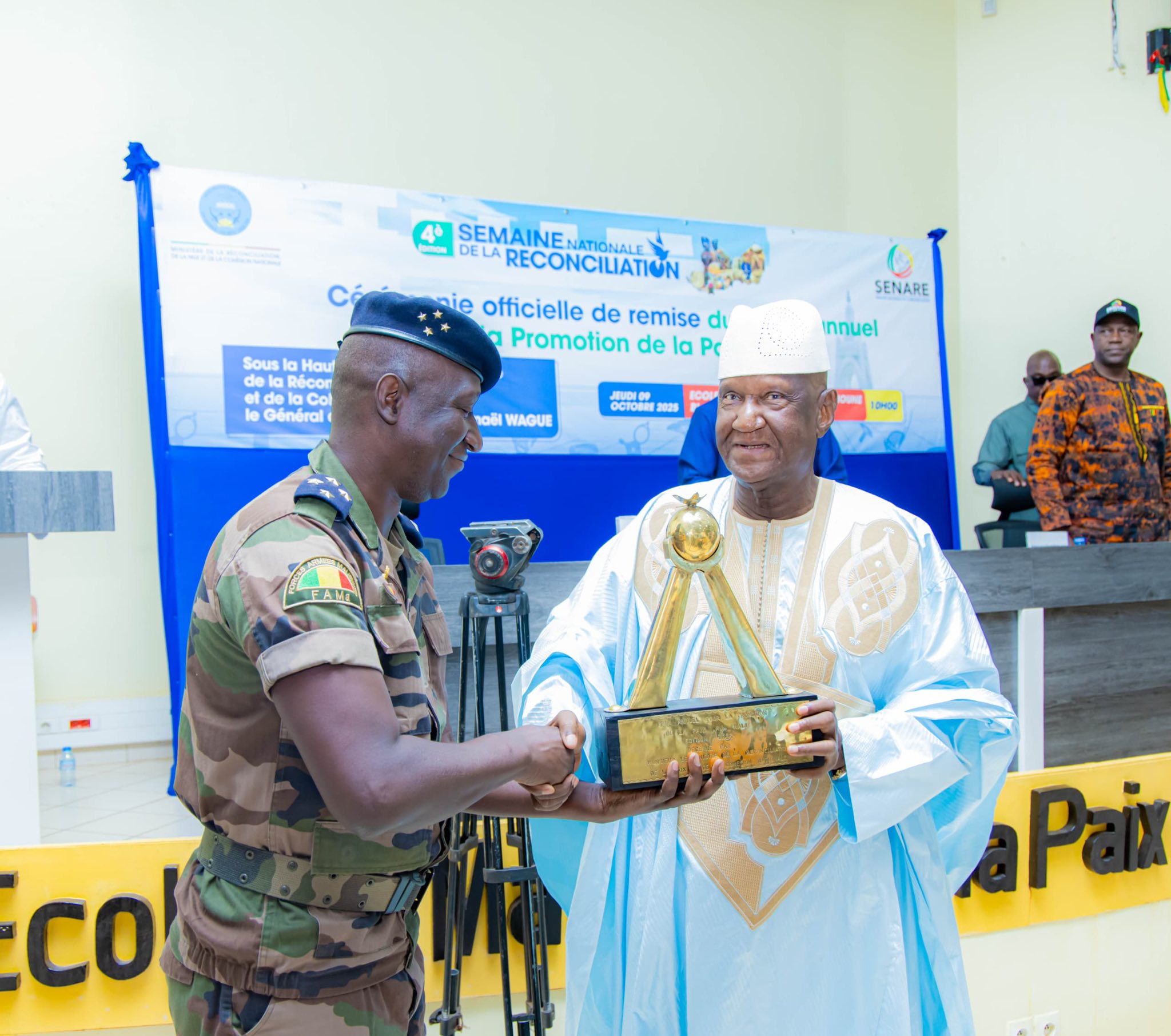 Paix et Cohésion : L'ancien Premier ministre Ousmane Issoufi Maïga reçoit le 1er Prix Annuel pour la Promotion de la Paix au Mali