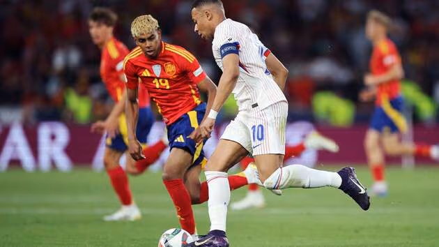 Kylian Mbappé prend la défense de Lamine Yamal, critiqué sur sa vie privée