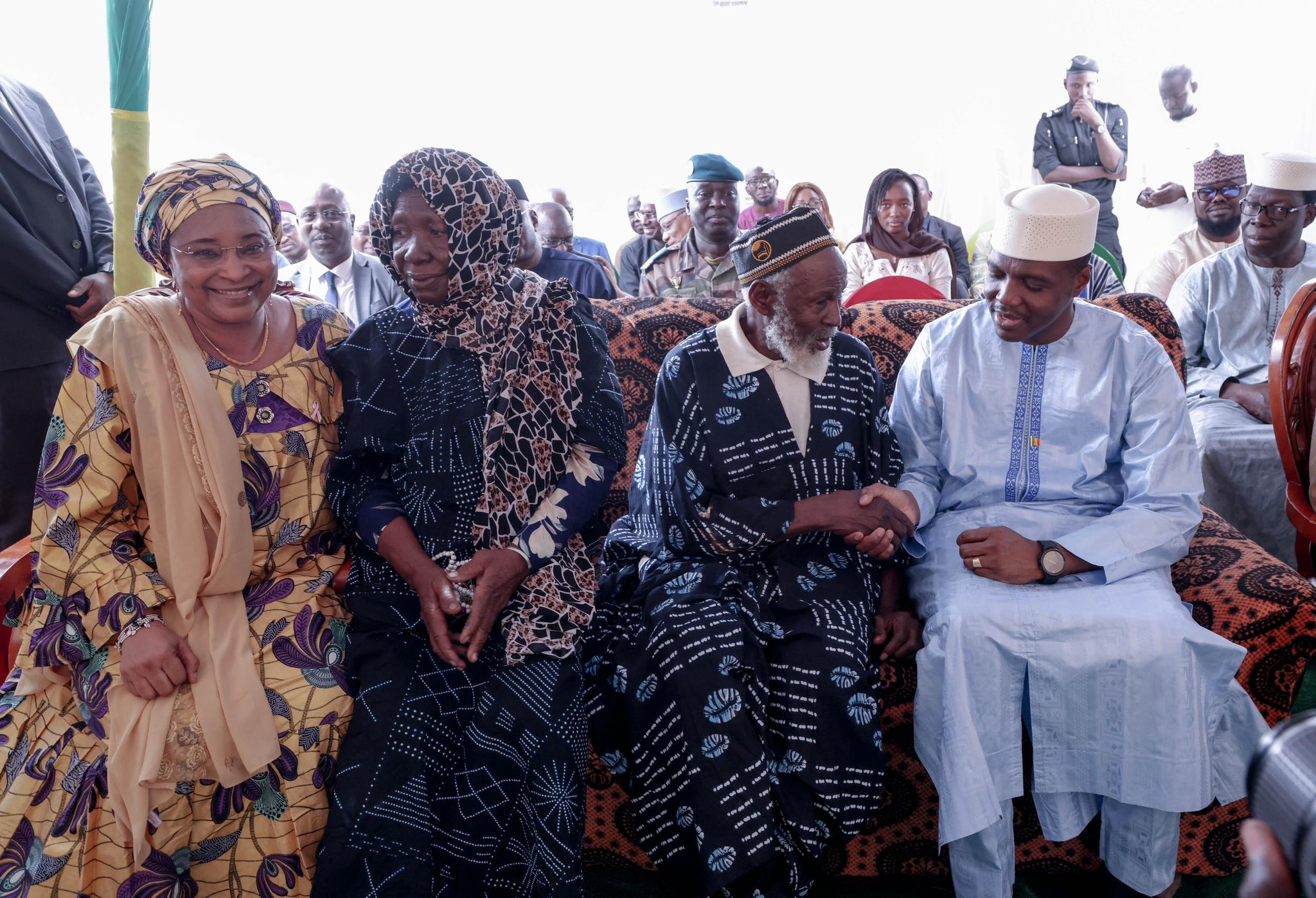 Visite du Premier ministre chez le doyen d'âge de la commune II : Diomakan Konaté honoré pour pour sa longévité