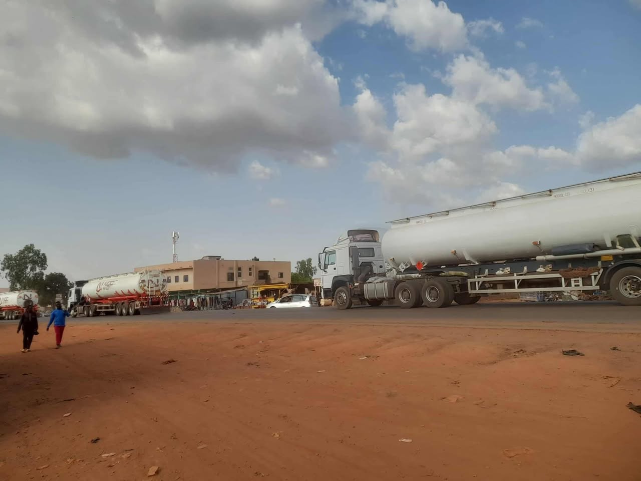 Crise de carburant : l'armée malienne escorte un convoi de près de 290 camions-citernes de Côte d’Ivoire
