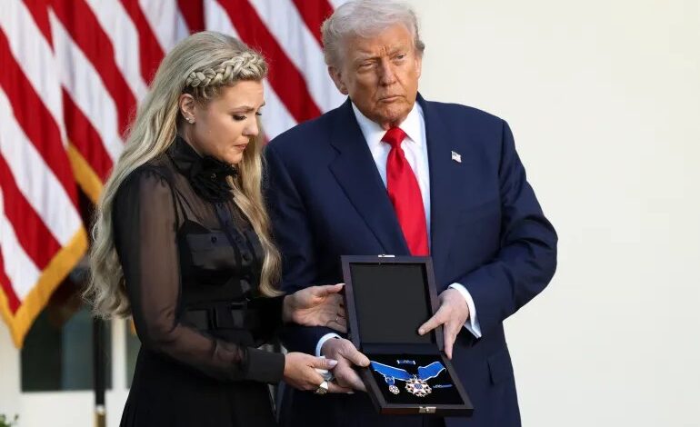 Les États-Unis révoquent les visas de six étrangers qui se sont moqués de la mort de Charlie Kirk